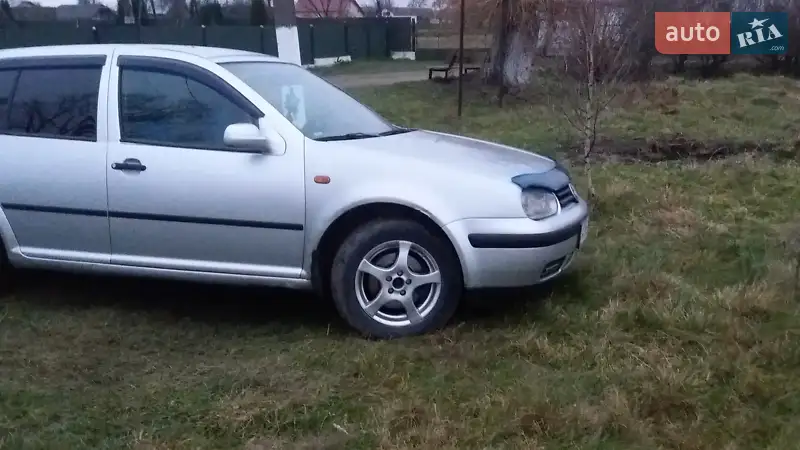 Хетчбек Volkswagen Golf 1999 в 