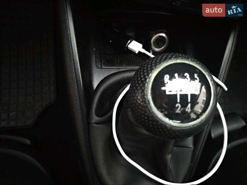 Хетчбек Volkswagen Golf 2001 в Івано-Франківську