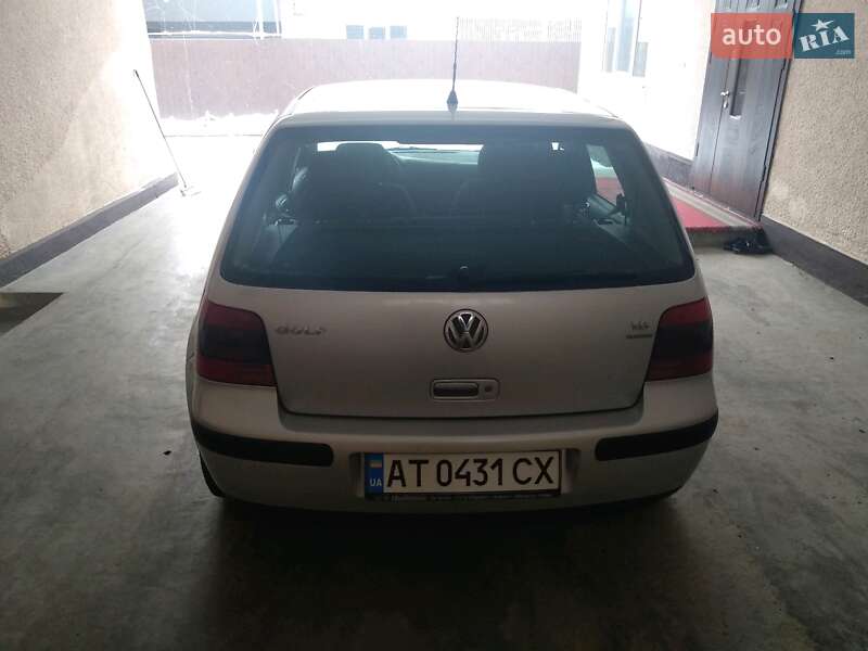 Хетчбек Volkswagen Golf 2001 в Івано-Франківську