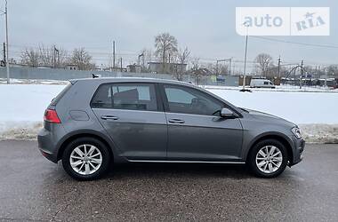 Хэтчбек Volkswagen Golf 2017 в Киеве