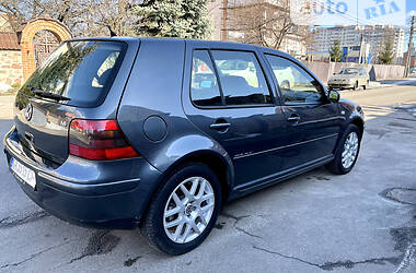 Хэтчбек Volkswagen Golf 2001 в Киеве