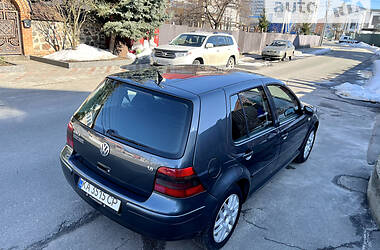 Хэтчбек Volkswagen Golf 2001 в Киеве