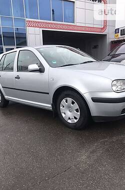 Хэтчбек Volkswagen Golf 2001 в Чернигове