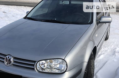 Хэтчбек Volkswagen Golf 2002 в Киеве