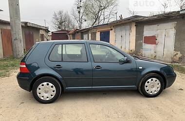 Хэтчбек Volkswagen Golf 2003 в Черновцах