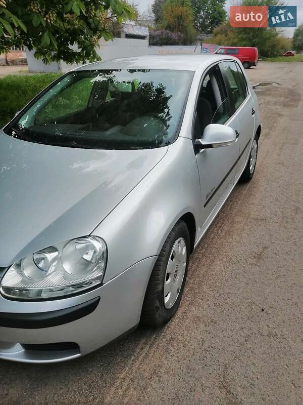 Хетчбек Volkswagen Golf 2004 в Черкасах