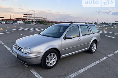 Универсал Volkswagen Golf 2004 в Киеве