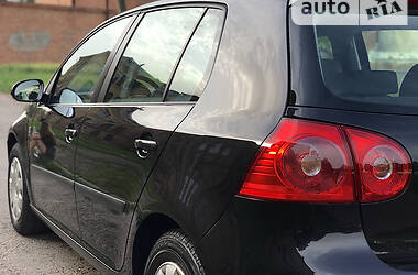 Хэтчбек Volkswagen Golf 2004 в 