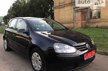 Хэтчбек Volkswagen Golf 2004 в 