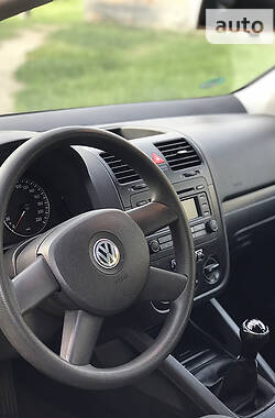 Хэтчбек Volkswagen Golf 2004 в 