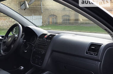 Хэтчбек Volkswagen Golf 2004 в 