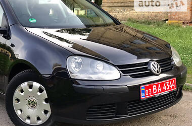 Хэтчбек Volkswagen Golf 2004 в 