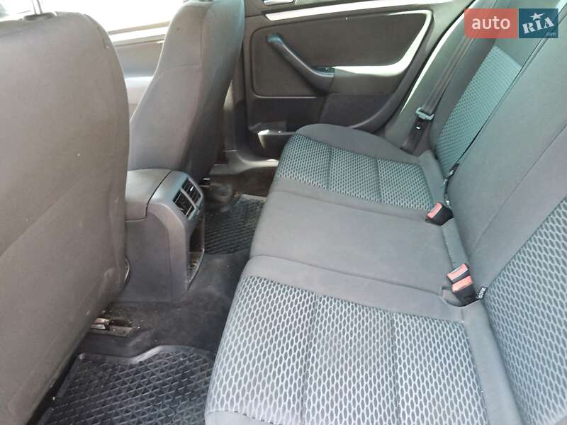 Универсал Volkswagen Golf 2010 в Черновцах