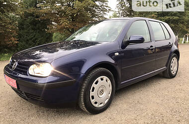 Хэтчбек Volkswagen Golf 2002 в Черновцах