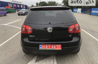 Хэтчбек Volkswagen Golf 2005 в Ковеле