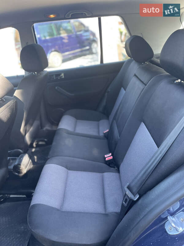 Хетчбек Volkswagen Golf 2001 в Трускавці