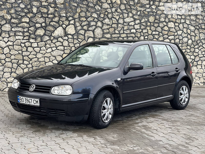 Хетчбек Volkswagen Golf 2000 в 