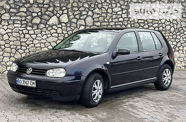 Хетчбек Volkswagen Golf 2000 в 