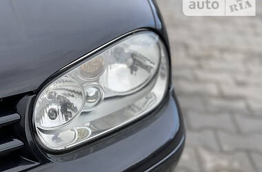 Хетчбек Volkswagen Golf 2000 в 