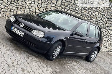 Хетчбек Volkswagen Golf 2000 в 