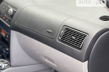 Хетчбек Volkswagen Golf 2000 в 