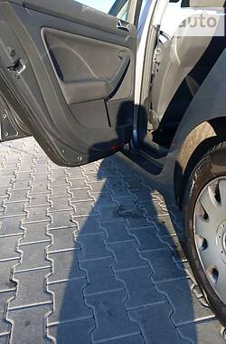 Хэтчбек Volkswagen Golf 2004 в 