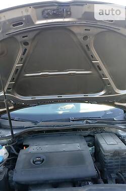Хэтчбек Volkswagen Golf 2004 в 