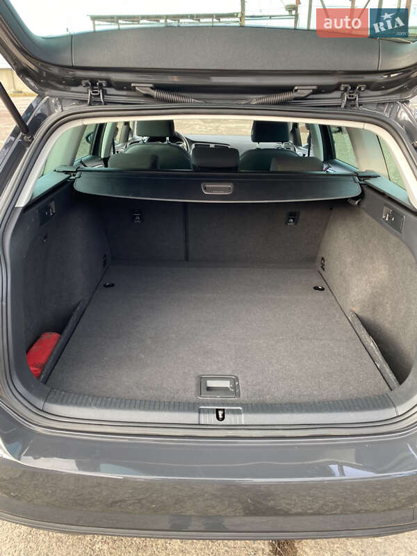 Універсал Volkswagen Golf 2017 в Нововолинську