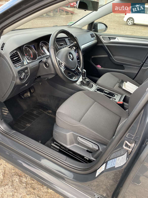 Універсал Volkswagen Golf 2017 в Нововолинську