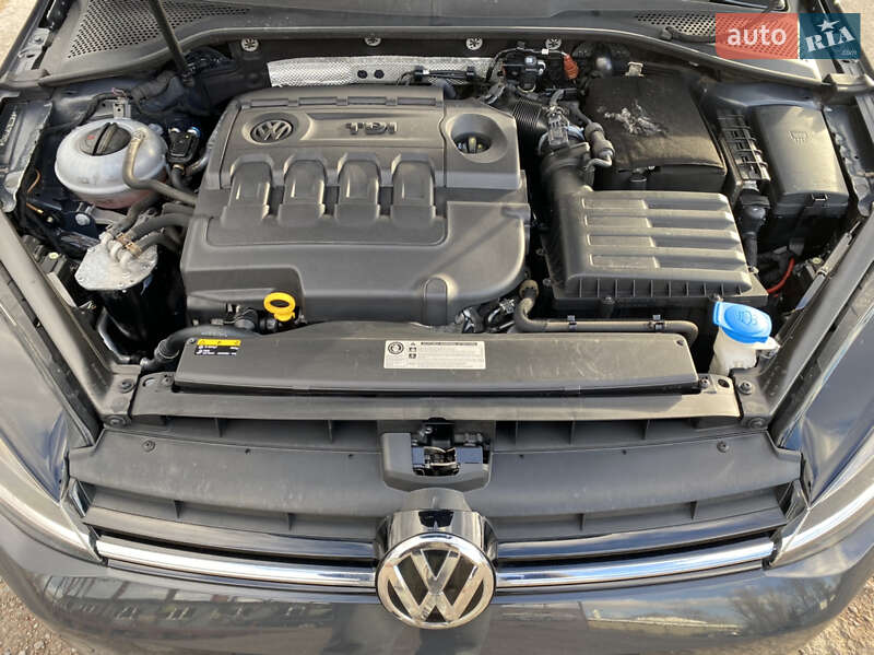 Універсал Volkswagen Golf 2017 в Нововолинську