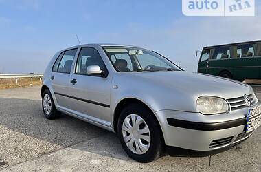 Хэтчбек Volkswagen Golf 2002 в Городке