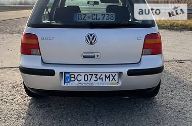 Хэтчбек Volkswagen Golf 2002 в Городке