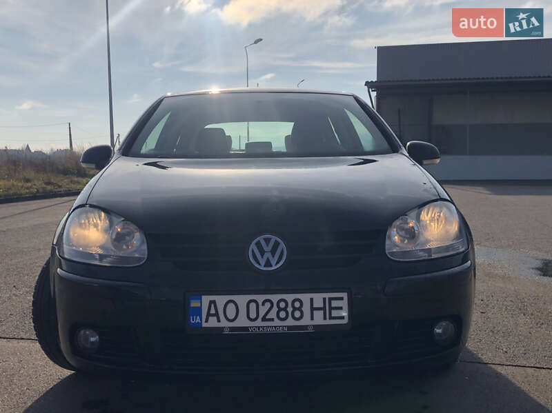 Хетчбек Volkswagen Golf 2006 в Хусті