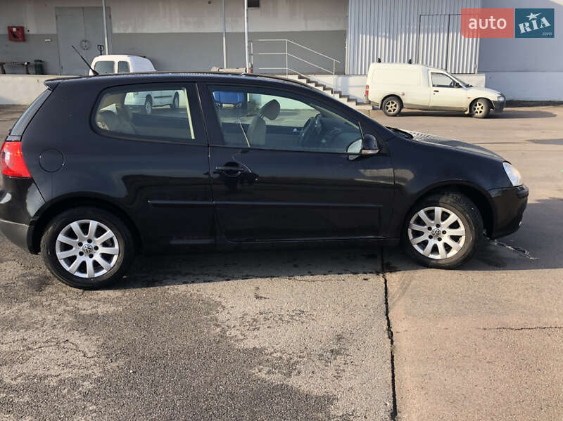 Хетчбек Volkswagen Golf 2006 в Хусті