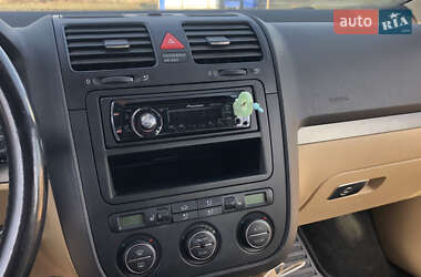 Хэтчбек Volkswagen Golf 2006 в 