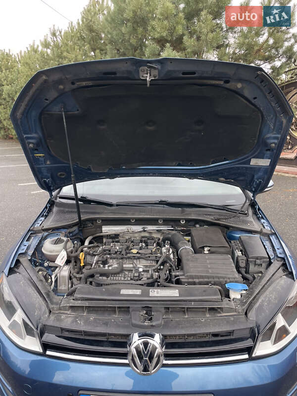 Універсал Volkswagen Golf 2016 в Вінниці