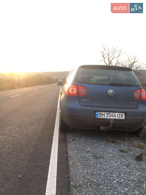 Хетчбек Volkswagen Golf 2004 в Подільську