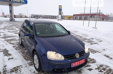 Хетчбек Volkswagen Golf 2005 в Сарнах