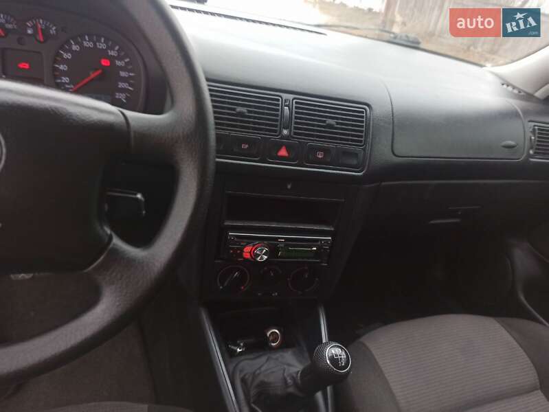Хетчбек Volkswagen Golf 2001 в Тульчині