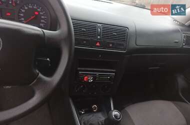 Хэтчбек Volkswagen Golf 2001 в Тульчине