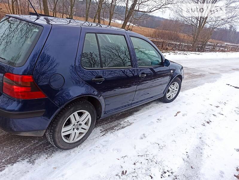 Хэтчбек Volkswagen Golf 2001 в Тульчине