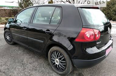 Хэтчбек Volkswagen Golf 2004 в Кропивницком