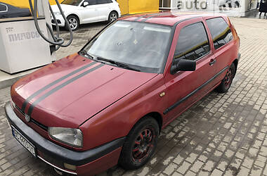 Хэтчбек Volkswagen Golf 1995 в Новояворовске