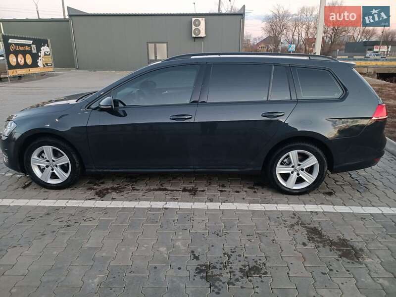 Універсал Volkswagen Golf 2016 в Чернівцях