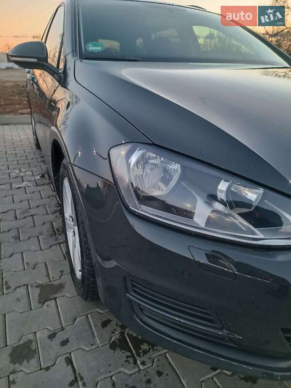 Універсал Volkswagen Golf 2016 в Чернівцях
