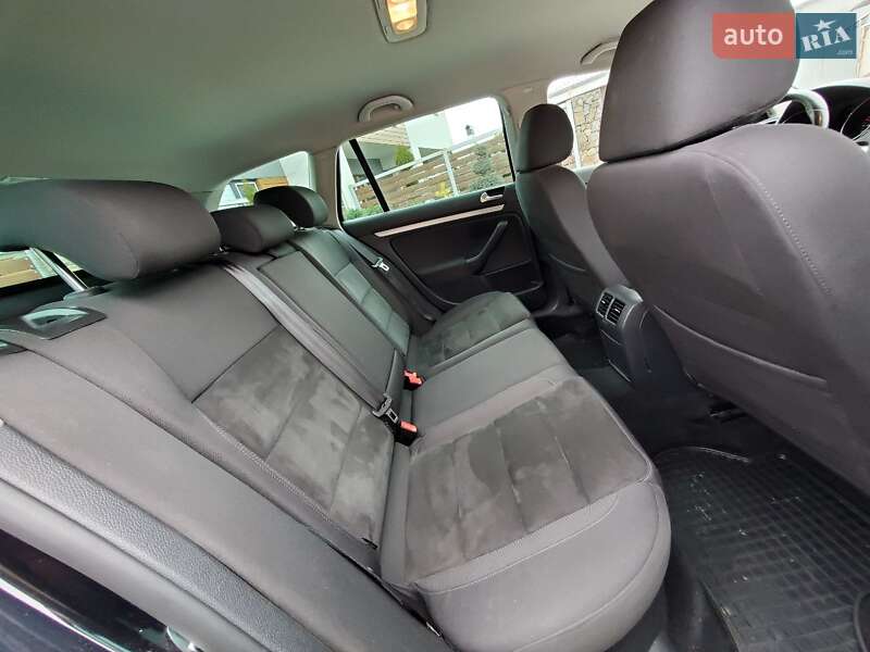 Универсал Volkswagen Golf 2012 в Стрые