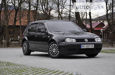 Хэтчбек Volkswagen Golf 2000 в Сваляве