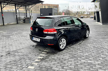 Хетчбек Volkswagen Golf 2012 в 