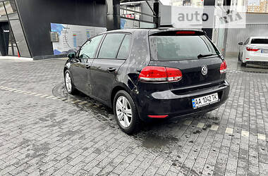 Хетчбек Volkswagen Golf 2012 в 
