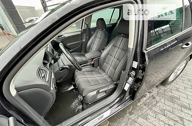 Хетчбек Volkswagen Golf 2012 в 